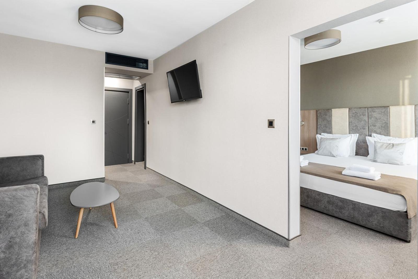 Jitomir Hotel Монтана Екстер'єр фото