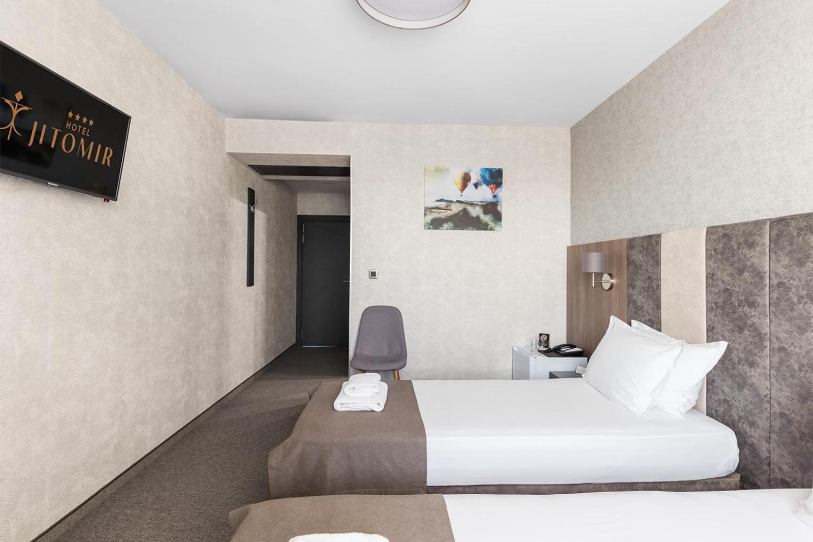 Jitomir Hotel Монтана Екстер'єр фото