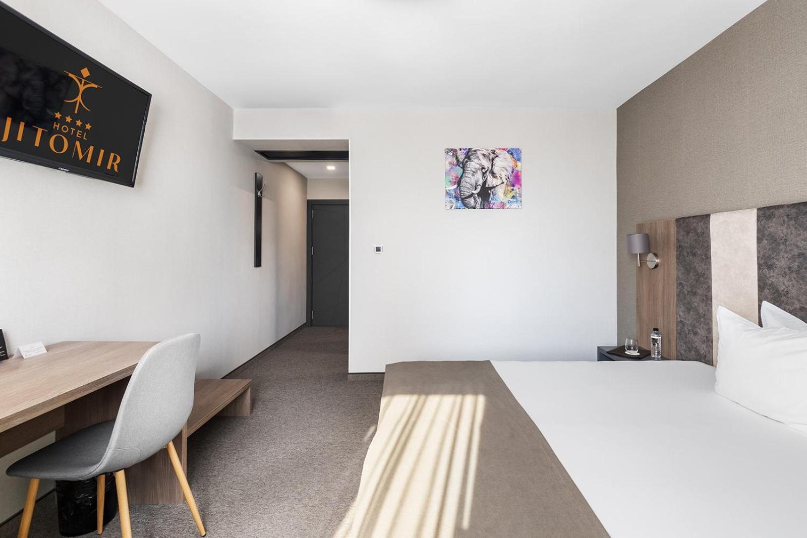 Jitomir Hotel Монтана Екстер'єр фото